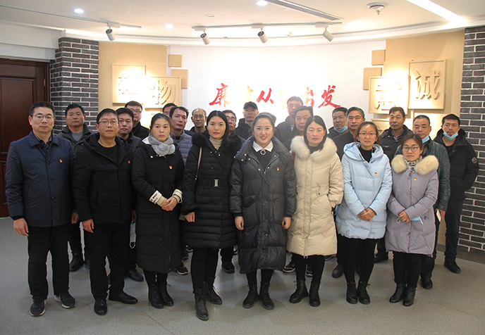博農(nóng)集團(tuán)組織中層副職以上黨員干部參觀(guān) 市反腐倡廉警示教育基地和“廉潔從家出發(fā)”示范館